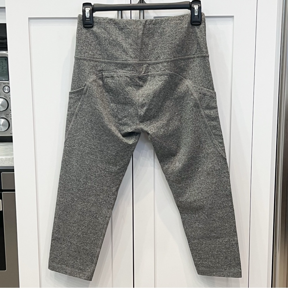 EARTH YOGA Grey Heathered Studio Utility Capri - Picture 5 of 6